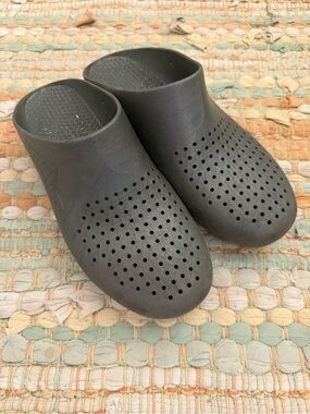 CALZURO grey clogs size 39-40